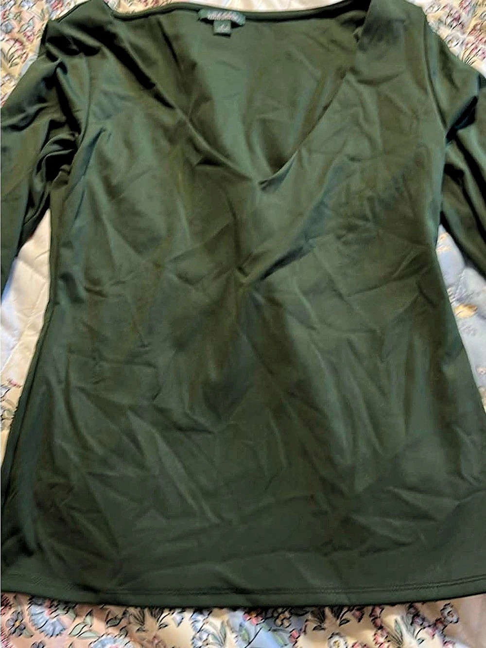 Wild Fable Long Sleeve V-Neck Shirt Green Small Like New